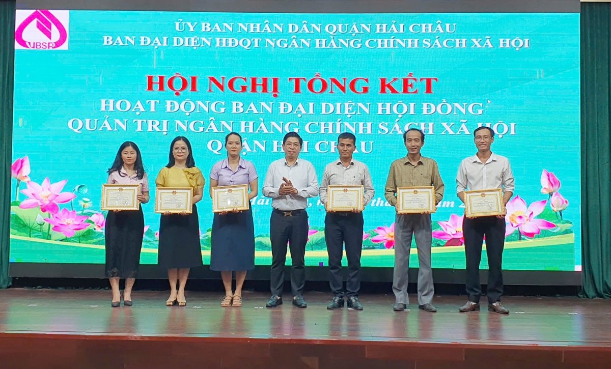 Hơn hai thập kỷ đồng hành cùng người dân vượt khó Hơn hai thập kỷ đồng hành cùng người dân vượt khó
