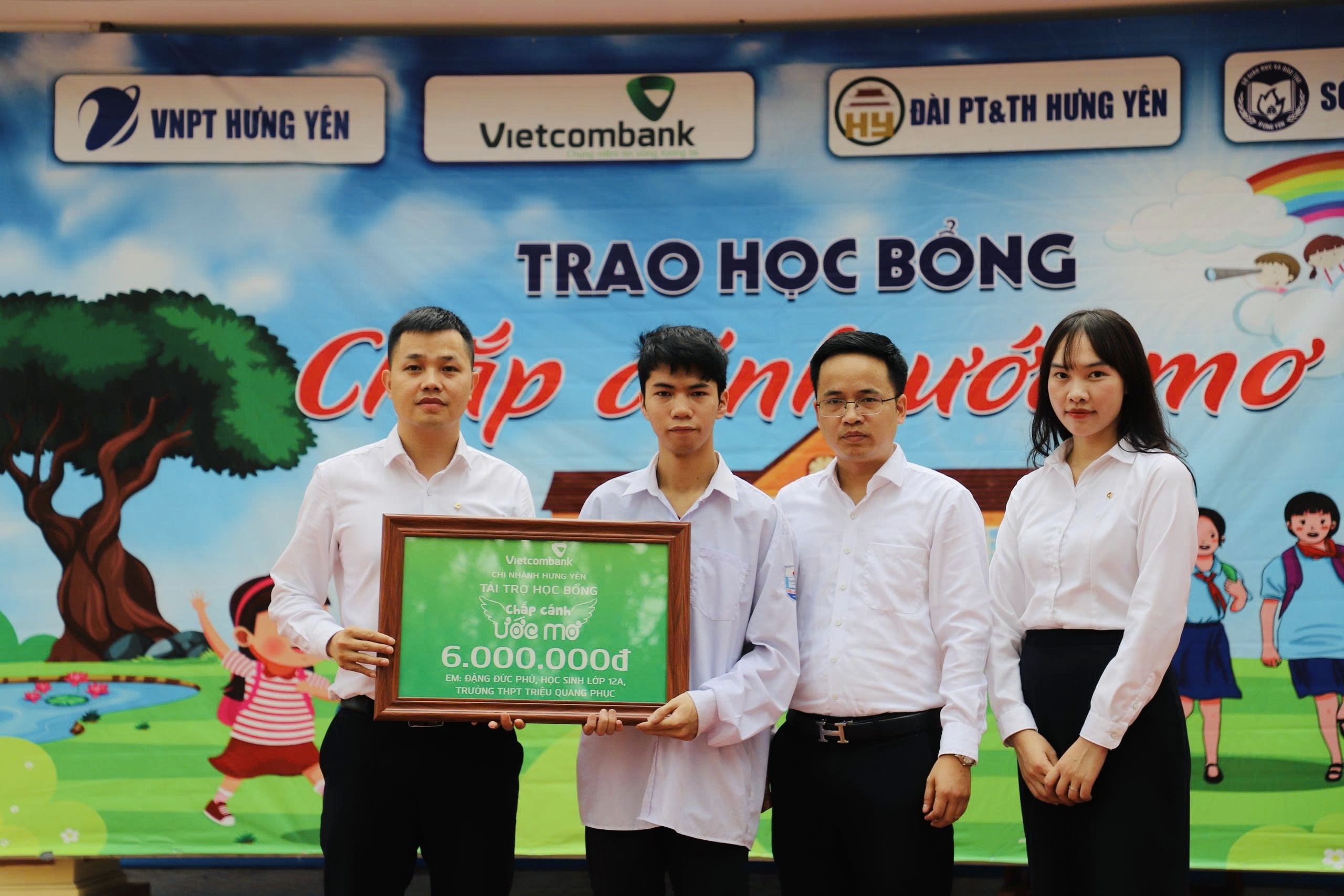 Tiếp tục hành trình “Chắp cánh ước mơ” ở Hưng Yên Tiếp tục hành trình “Chắp cánh ước mơ” ở Hưng Yên