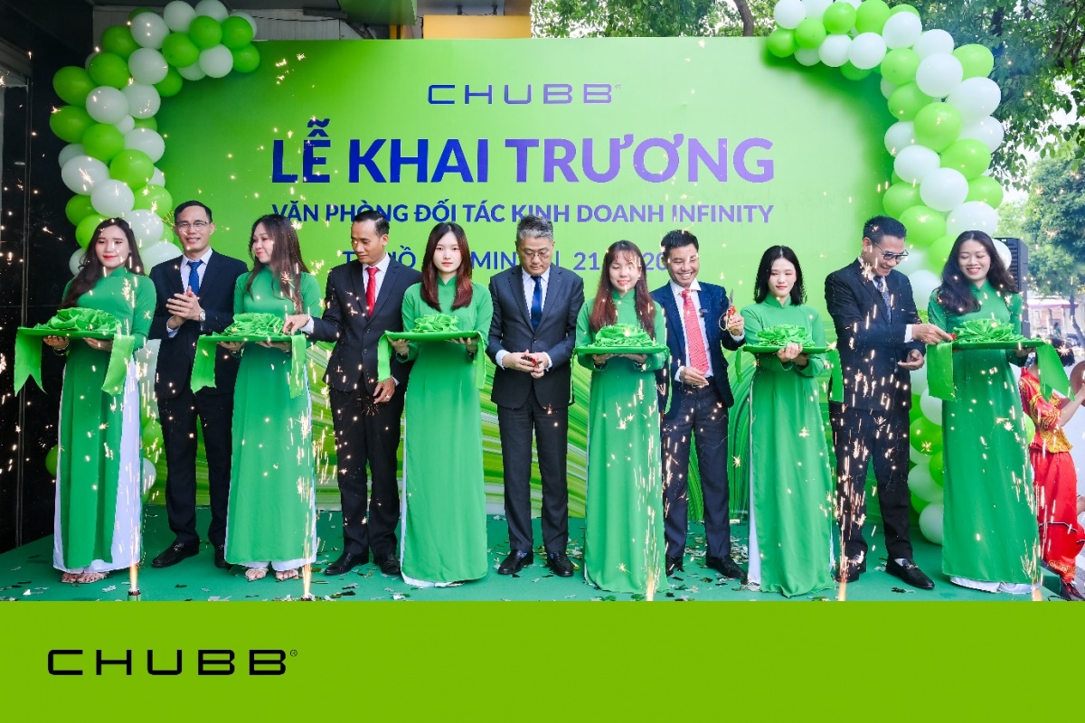 Chubb Life Việt Nam khai trương hai văn phòng Infinity mới tại TP.HCM, khẳng định cam kết tư vấn đồng hành cá nhân hóa.