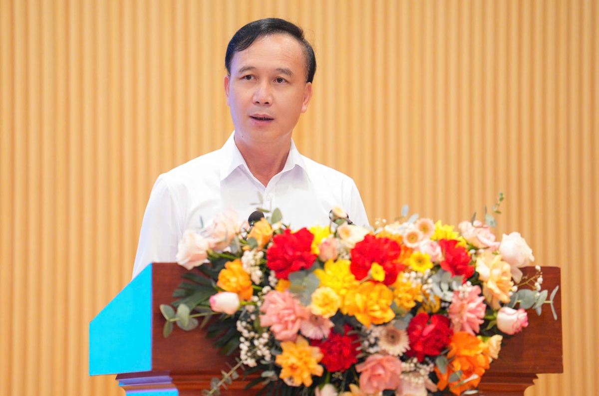 Đồng chí Cao Văn Bình – Ủy viên Ban Thường vụ Công đoàn NHVN, Chủ tịch Công đoàn Cơ quan NHNNTW phát biểu Đồng chí Cao Văn Bình – Ủy viên Ban Thường vụ Công đoàn NHVN, Chủ tịch Công đoàn Cơ quan NHNNTW phát biểu