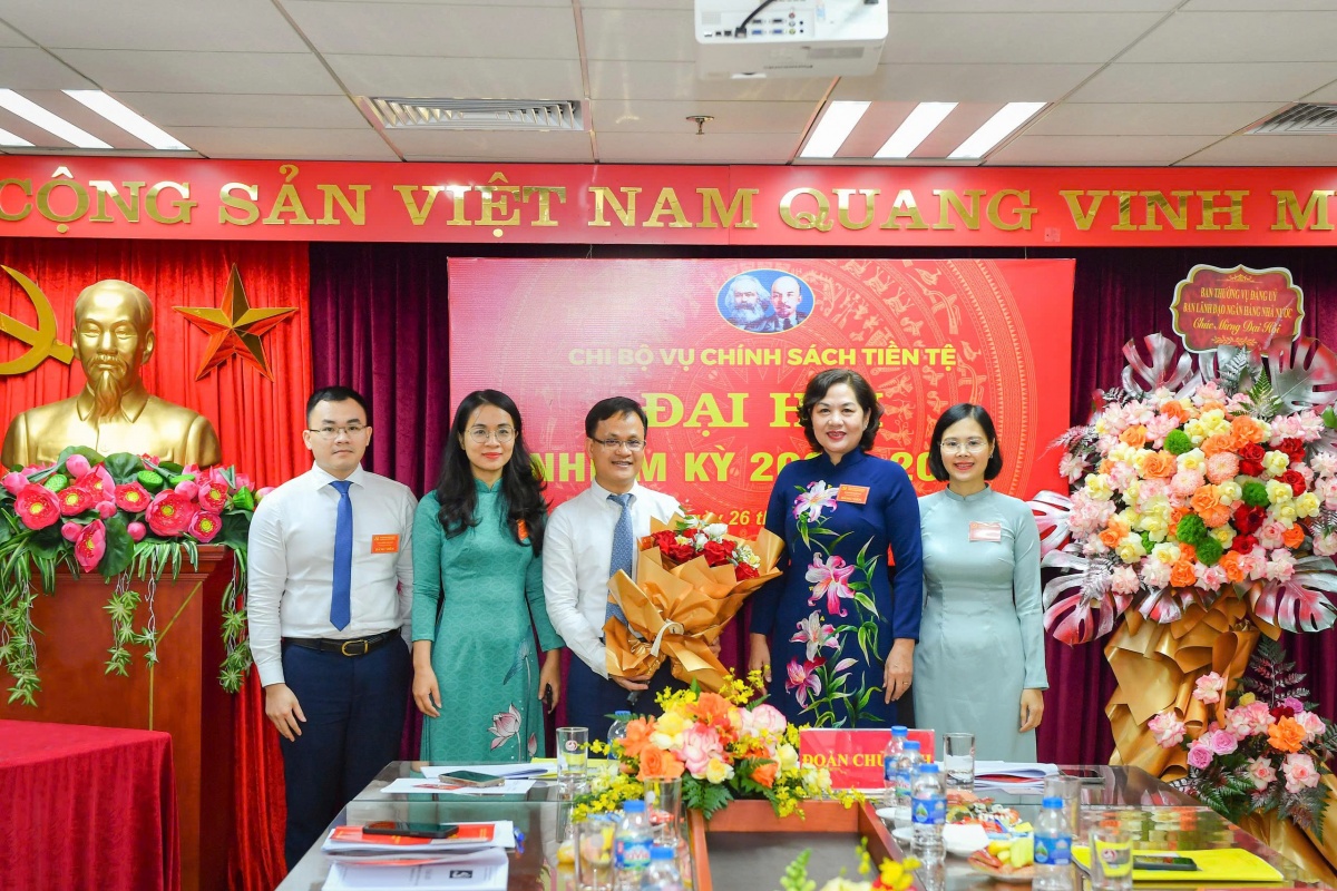 Ban Chấp hành Chi bộ Vụ CSTT nhiệm kỳ 2025 - 2027 ra mắt Đại hội Ban Chấp hành Chi bộ Vụ CSTT nhiệm kỳ 2025 - 2027 ra mắt Đại hội