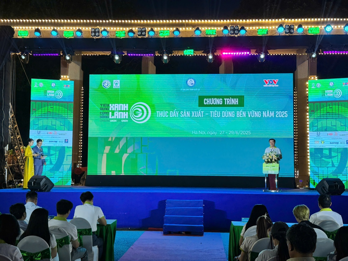 Ông Nguyễn Sinh Nhật Tân, Thứ trưởng Bộ Công Thương phát biểu khai mạc chương trình. Ông Nguyễn Sinh Nhật Tân, Thứ trưởng Bộ Công Thương phát biểu khai mạc chương trình.