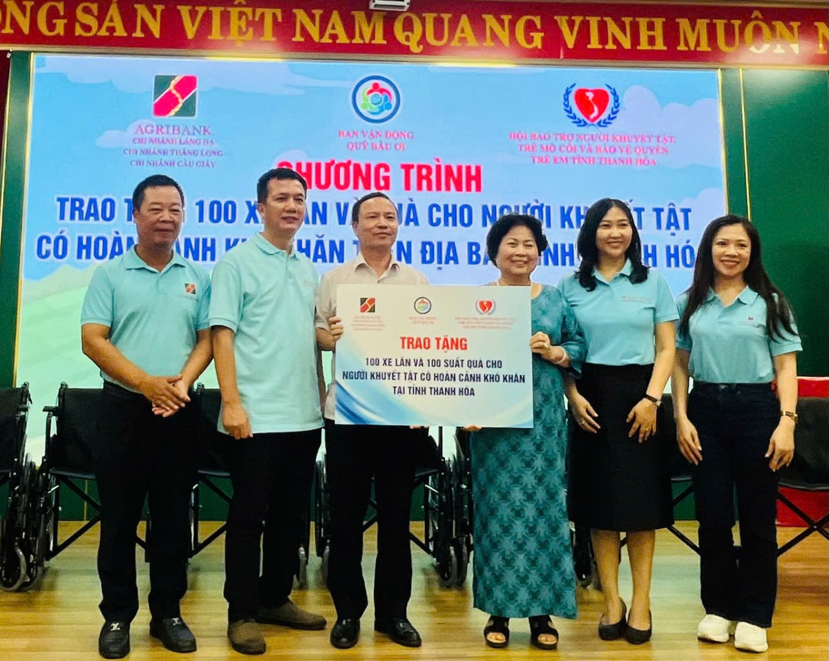 Trao yêu thương - Gửi hy vọng: Agribank đồng hành cùng người khuyết tật vươn lên Trao yêu thương - Gửi hy vọng: Agribank đồng hành cùng người khuyết tật vươn lên