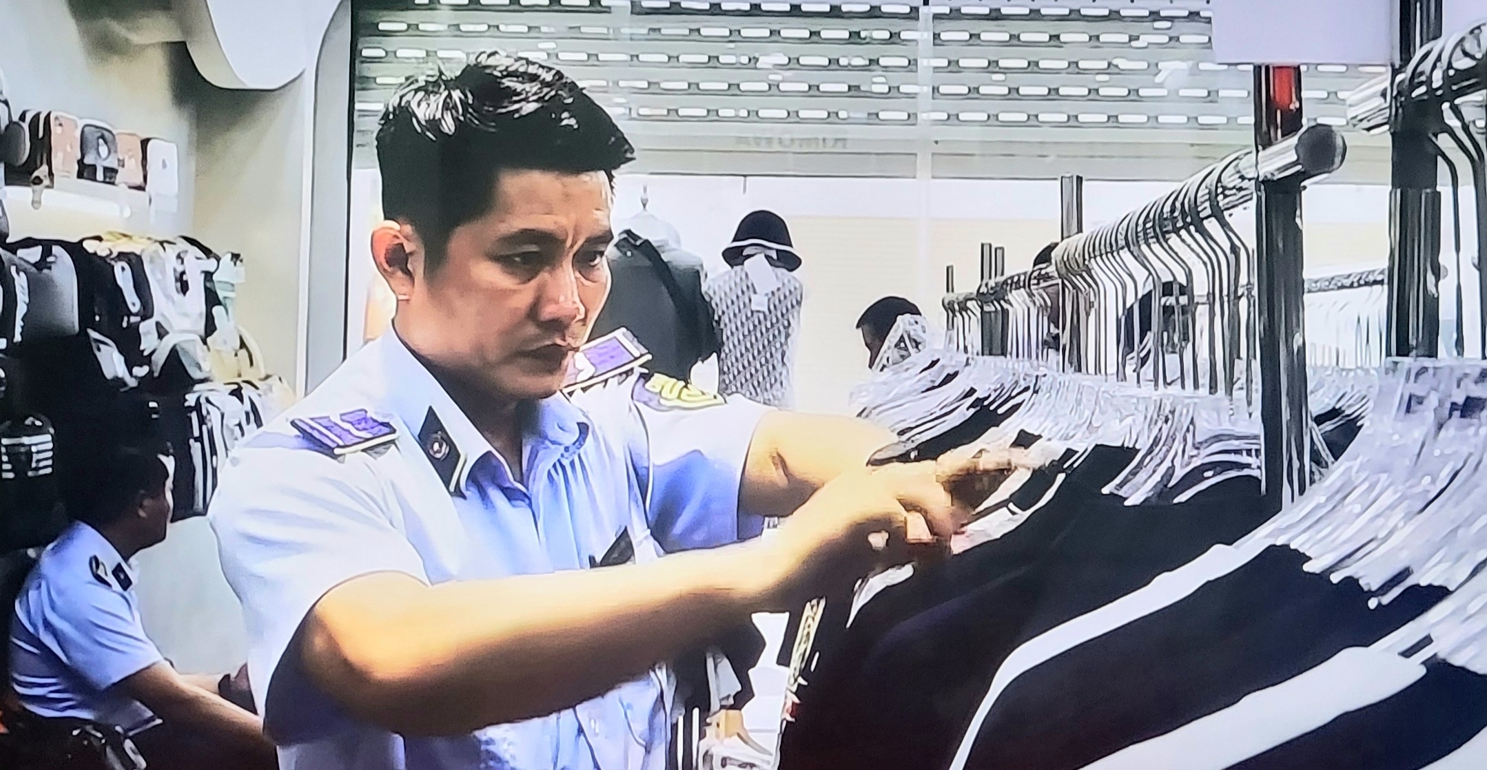 Dẹp nạn hàng giả, hàng nhái: Kết quả tích cực và là nguồn khích lệ cho doanh nghiệp chân chính Dẹp nạn hàng giả, hàng nhái: Kết quả tích cực và là nguồn khích lệ cho doanh nghiệp chân chính