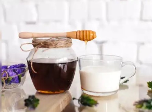 7 lý do để thêm mật ong vào cốc sữa của bạn
