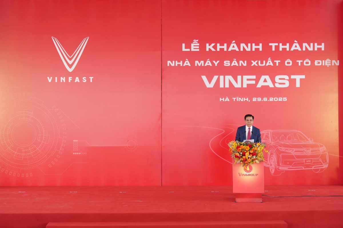 Ông Võ Trọng Hải, Phó Bí thư tỉnh uỷ, Chủ tịch UBND tỉnh Hà Tĩnh đánh giá cao tiến độ dự án và đóng góp của Tập đoàn Vingroup cho kinh tế xã hội địa phương. Ông Võ Trọng Hải, Phó Bí thư tỉnh uỷ, Chủ tịch UBND tỉnh Hà Tĩnh đánh giá cao tiến độ dự án và đóng góp của Tập đoàn Vingroup cho kinh tế xã hội địa phương.