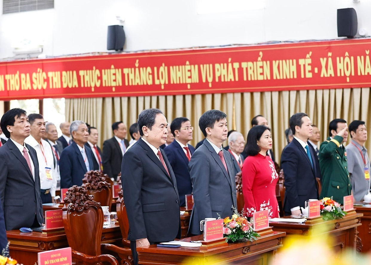 Chủ tịch Quốc hội Trần Thanh Mẫn và các đại biểu dự Lễ công bố các Nghị quyết, Quyết định về sáp nhập đơn vị hành chính tại Cần Thơ - Ảnh: Nhân dân