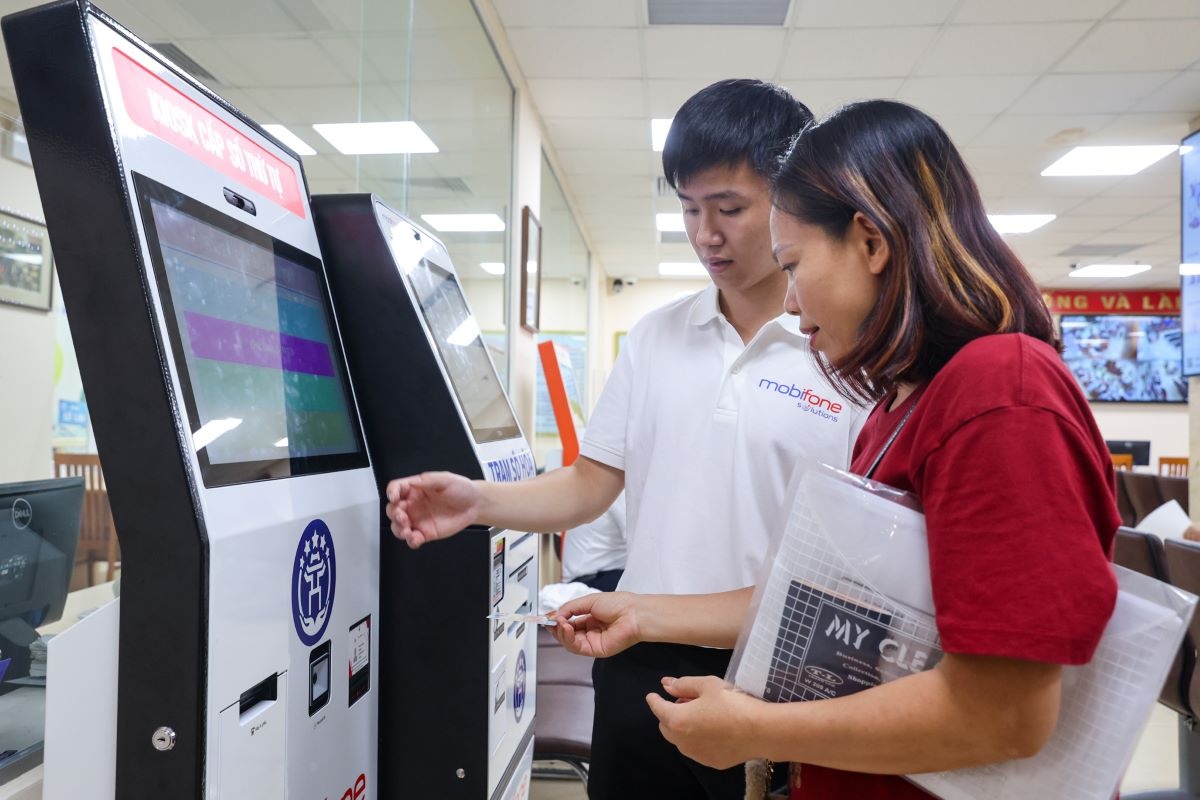 MobiFone thúc đẩy chuyển đổi số hành chính, nâng cao trải nghiệm người dân và doanh nghiệp MobiFone thúc đẩy chuyển đổi số hành chính, nâng cao trải nghiệm người dân và doanh nghiệp