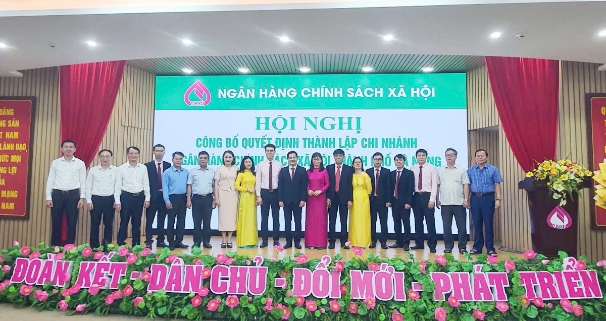 Công bố Quyết định thành lập Ngân hàng Chính sách xã hội chi nhánh TP. Đà Nẵng mới Công bố Quyết định thành lập Ngân hàng Chính sách xã hội chi nhánh TP. Đà Nẵng mới
