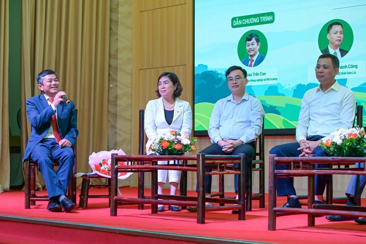 Các diễn giả trao đổi tại Diễn đàn Các diễn giả trao đổi tại Diễn đàn
