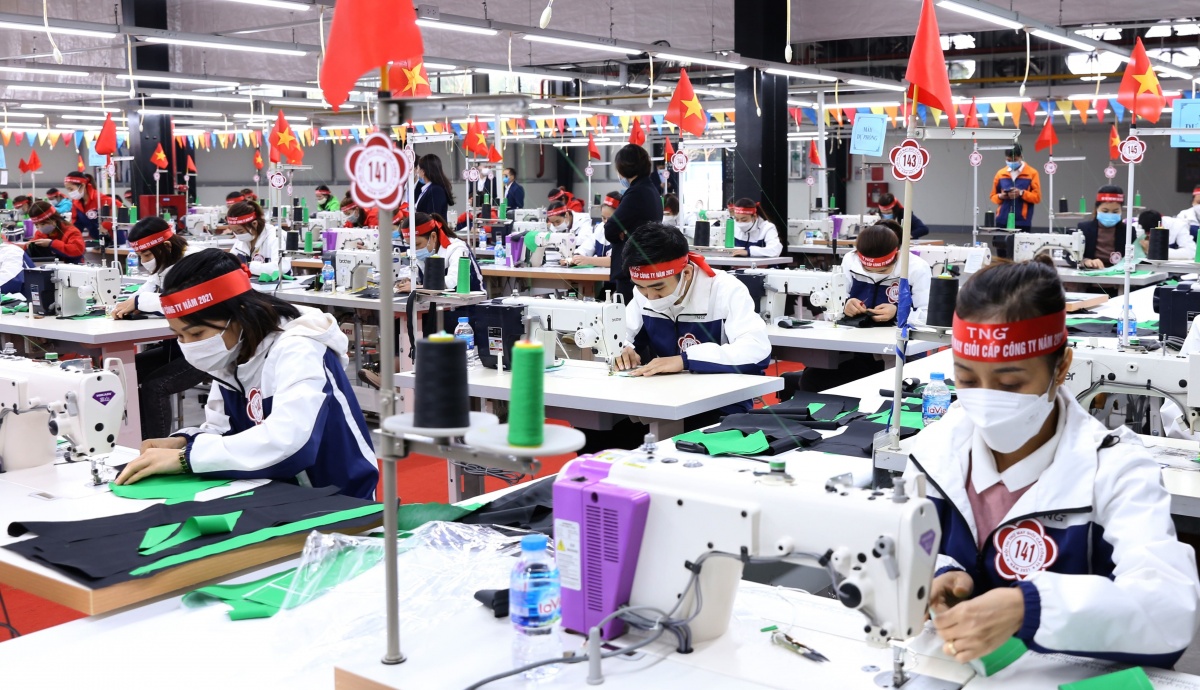 Sản xuất tại nhà máy TNG Sản xuất tại nhà máy TNG