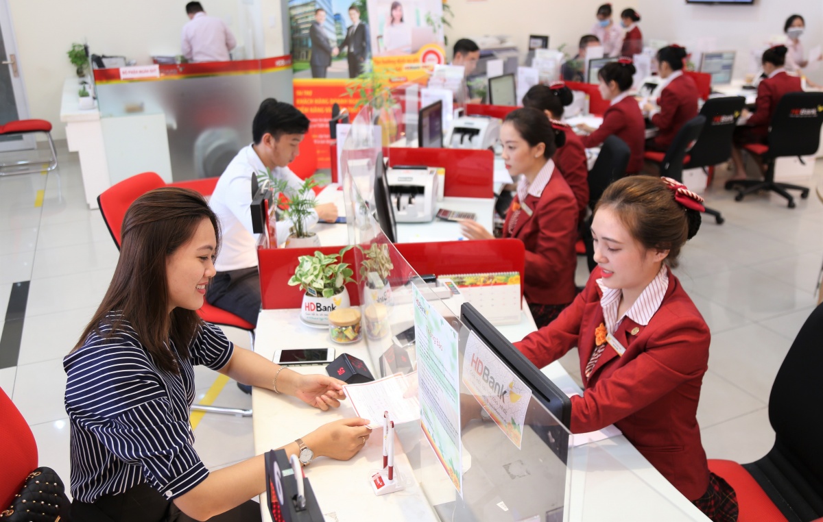 Có 100 triệu đồng nên đầu tư hay gửi tiết kiệm?