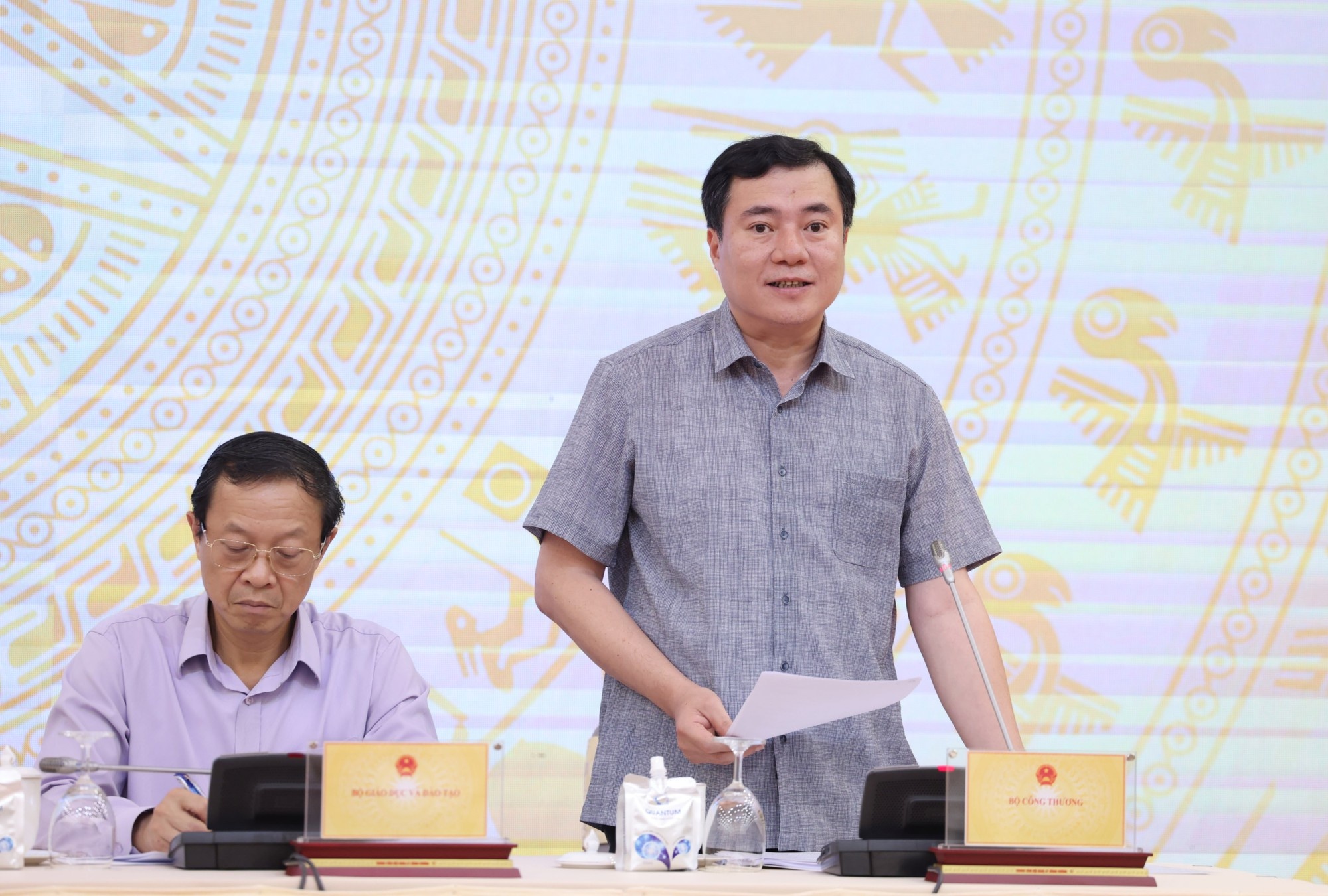 Thứ trưởng Bộ Công Thương Nguyễn Sinh Nhật Tân cung cấp thông tin về việc về quản lý thuế đối với hoạt động thương mại điện tử - Ảnh: VGP