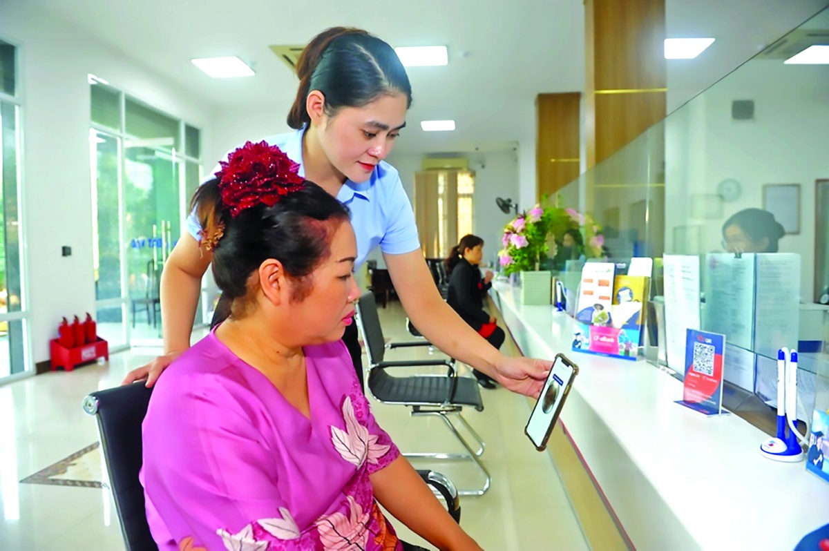Ngành Ngân hàng triển khai nhiều giải pháp đảm bảo an toàn cho giao dịch của khách hàng Ngành Ngân hàng triển khai nhiều giải pháp đảm bảo an toàn cho giao dịch của khách hàng