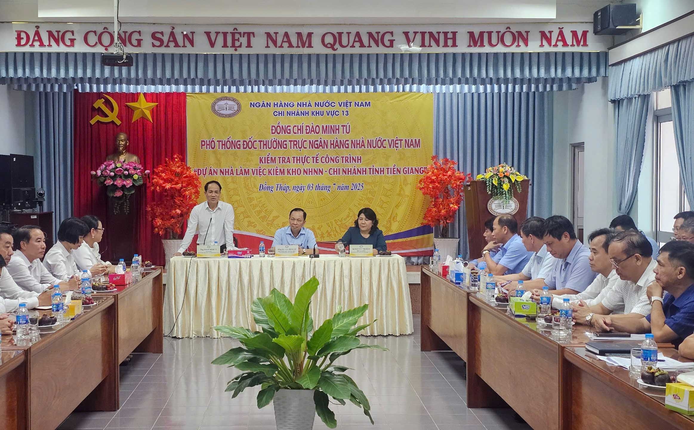 Phó Thống đốc Thường trực Đào Minh Tú khảo sát NHNN Khu vực 13 Phó Thống đốc Thường trực Đào Minh Tú khảo sát NHNN Khu vực 13