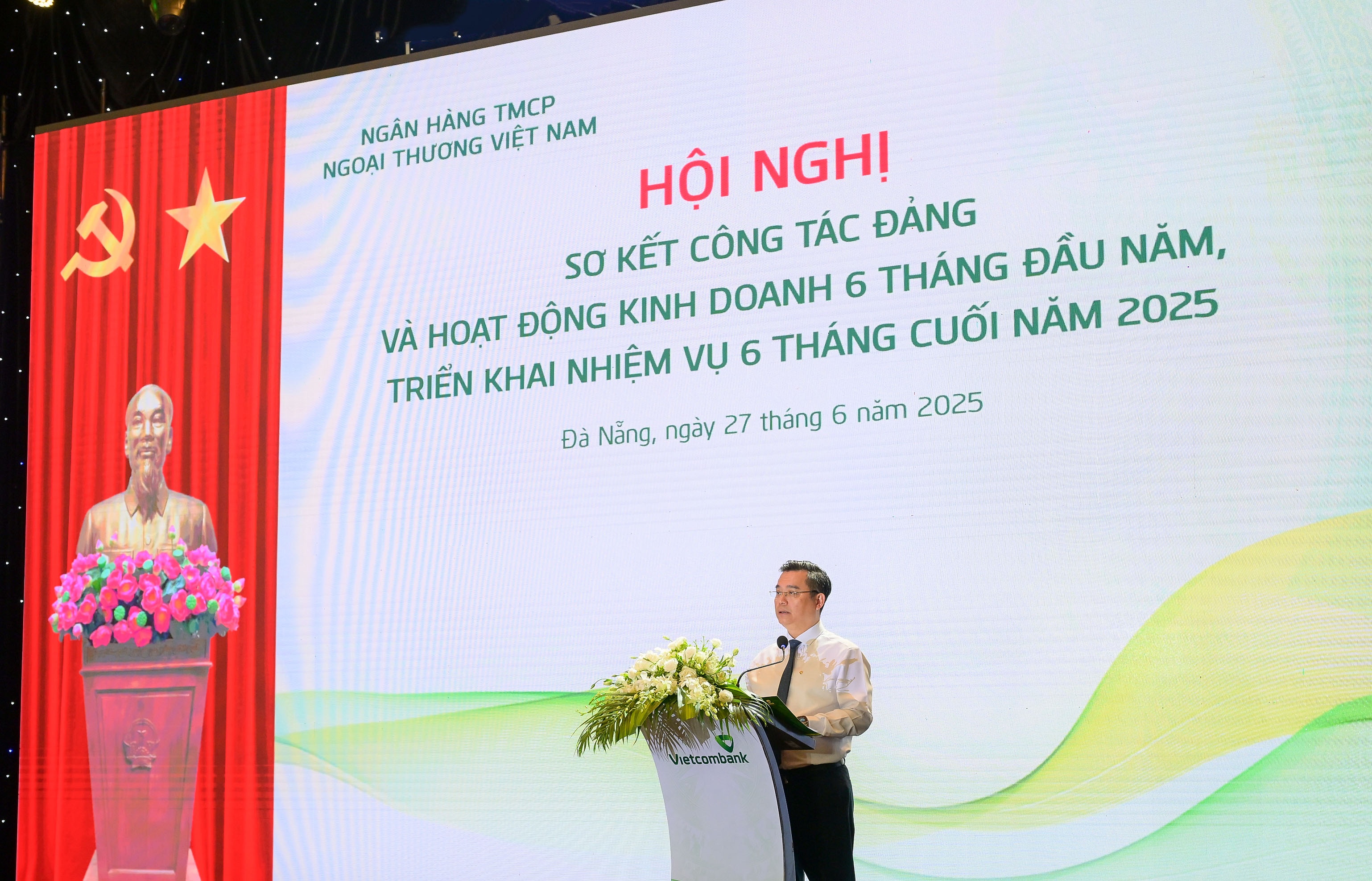 Vietcombank chung niềm tin vươn xa với tinh thần đổi mới, bứt phá