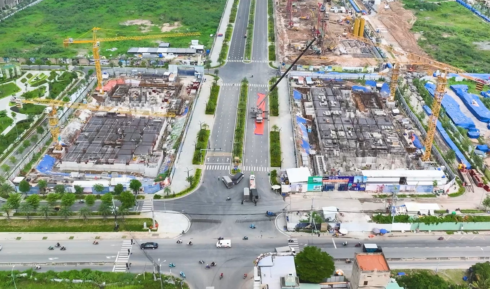 The Global City thi công đồng loạt tại nhiều khu vực, công trường đông đúc ngày đêm