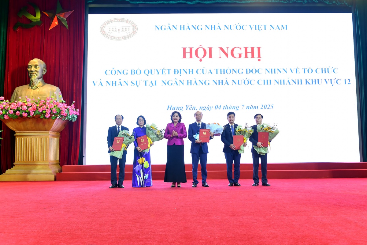 Công bố Quyết định về tổ chức và nhân sự của NHNN chi nhánh Khu vực 12