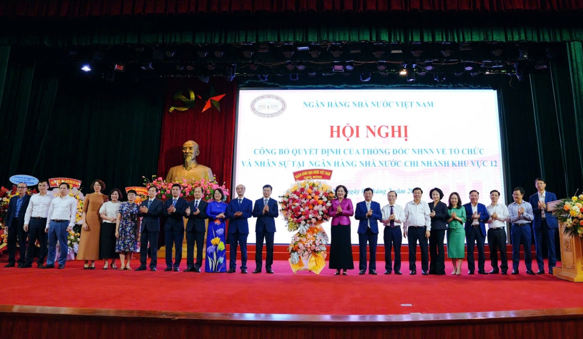 Công bố Quyết định về tổ chức và nhân sự của NHNN chi nhánh Khu vực 12