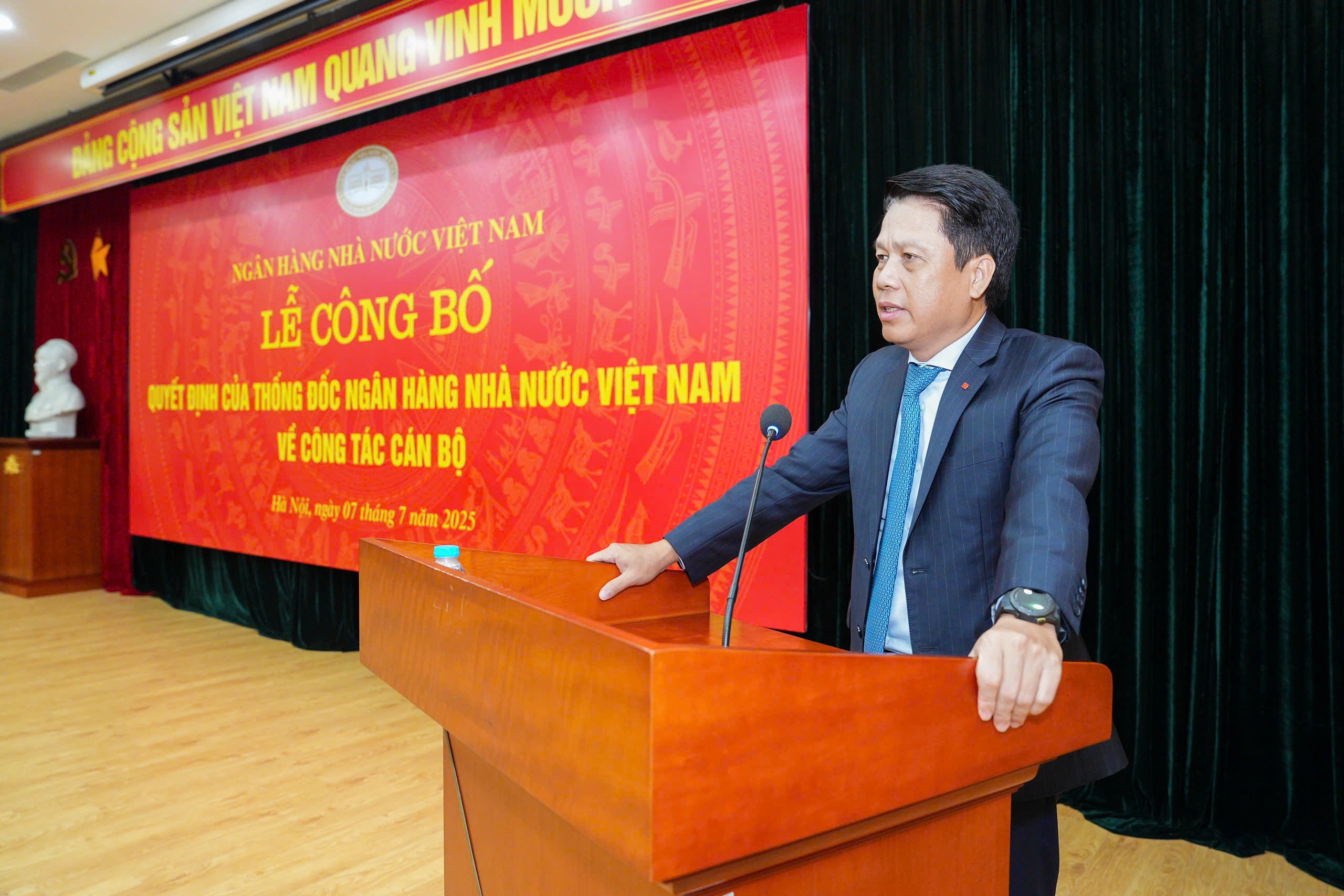 Công bố Quyết định bổ nhiệm Cục trưởng Cục Công nghệ thông tin NHNN Công bố Quyết định bổ nhiệm Cục trưởng Cục Công nghệ thông tin NHNN