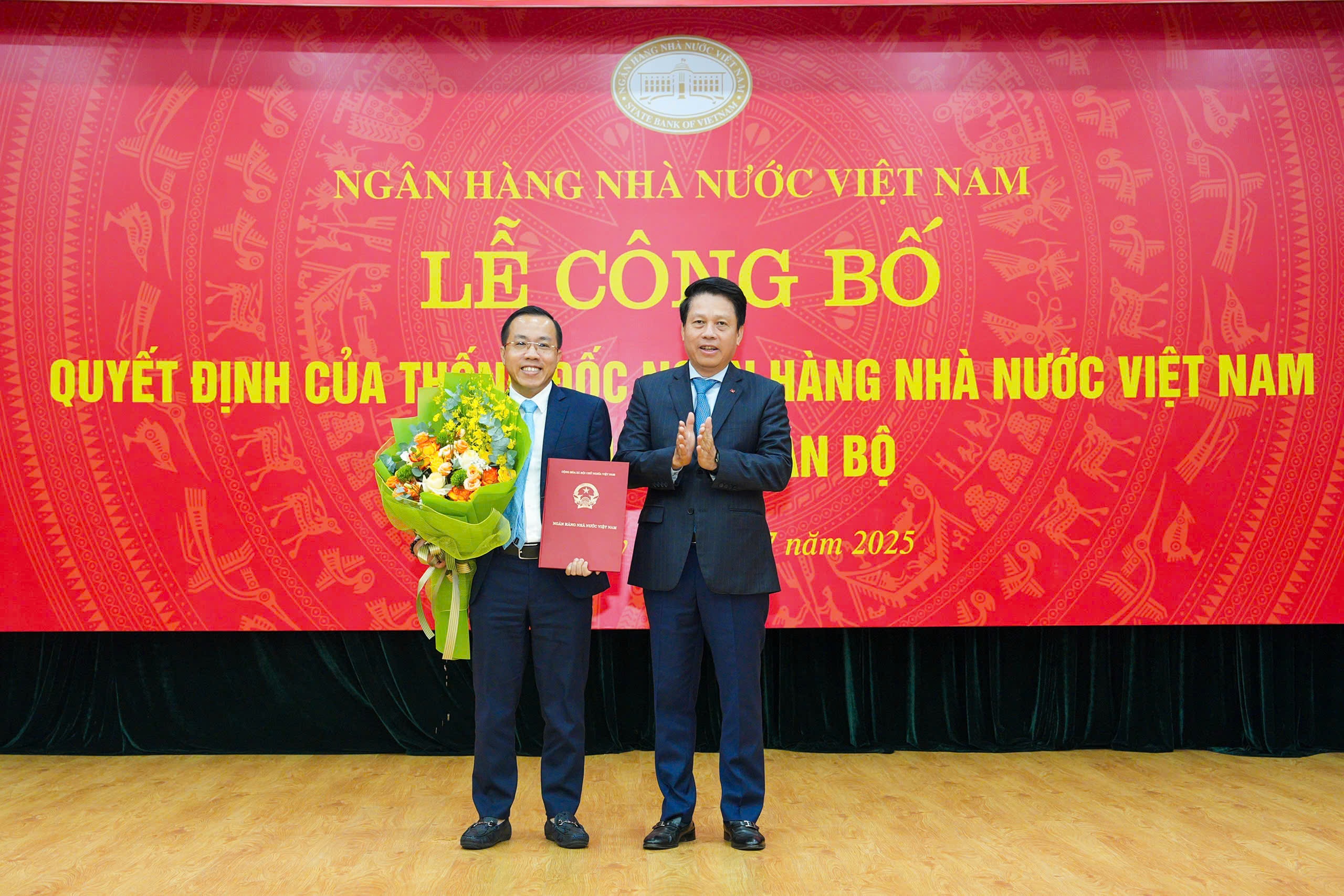 Công bố Quyết định bổ nhiệm Cục trưởng Cục Công nghệ thông tin NHNN Công bố Quyết định bổ nhiệm Cục trưởng Cục Công nghệ thông tin NHNN