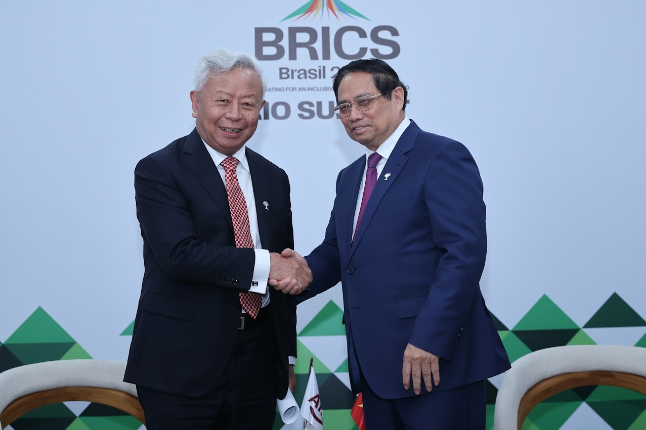 Thủ tướng Chính phủ Phạm Minh Chính tiếp Chủ tịch Ngân hàng Đầu tư Hạ tầng châu Á (AIIB) Kim Lập Quần - Ảnh: VGP/Nhật Bắc Thủ tướng Chính phủ Phạm Minh Chính tiếp Chủ tịch Ngân hàng Đầu tư Hạ tầng châu Á (AIIB) Kim Lập Quần - Ảnh: VGP/Nhật Bắc
