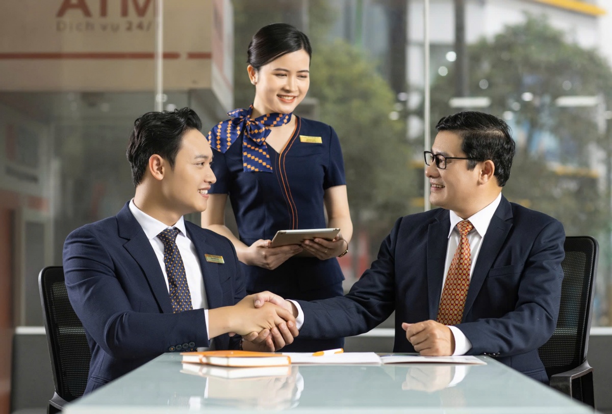 Cổ phiếu SHB giao dịch kỷ lục, tăng trần: Ngân hàng hạnh phúc… với cổ đông