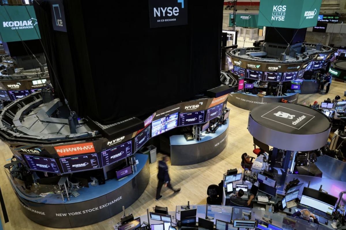 S&P 500 đỏ lửa vì căng thẳng thương mại và cú sốc từ Elon Musk