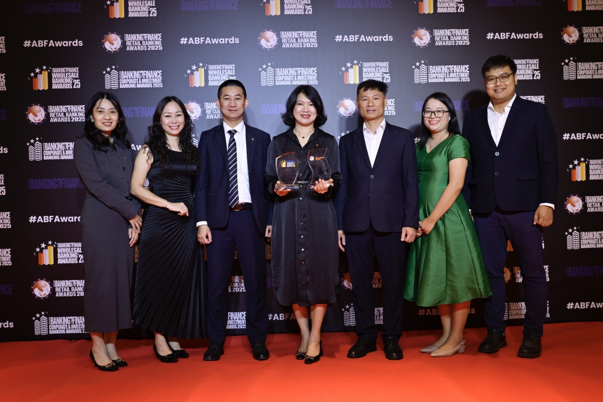 Đại diện Vietcombank nhận cú đúp giải thưởng tại Lễ trao giải ABF 2025 Đại diện Vietcombank nhận cú đúp giải thưởng tại Lễ trao giải ABF 2025