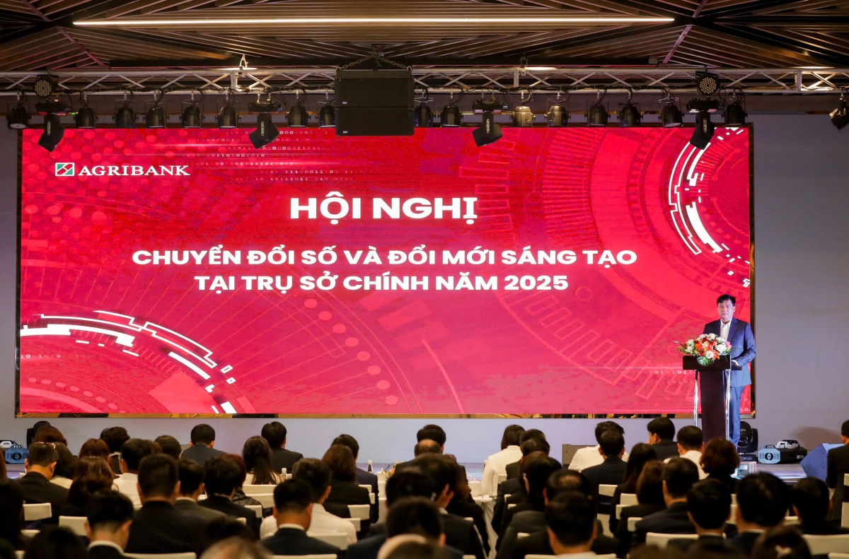 Agrbank luôn chú trọng công tác đào tạo, phổ cập và nâng cao nhận thức và hiểu biết về chuyển đổi số cho cán bộ, nhân viên