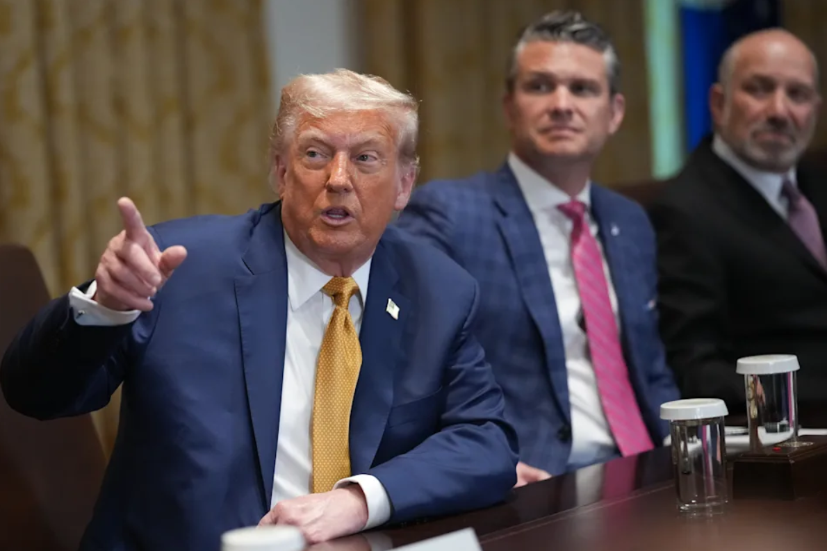 Ông Trump áp thuế 50% với đồng, đe dọa đánh thuế 200% lên dược phẩm