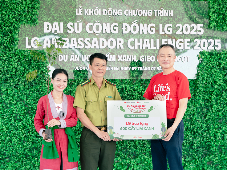 Ông Song Ikhwan đại diện LG trao tặng 600 cây lim xanh Ông Song Ikhwan đại diện LG trao tặng 600 cây lim xanh