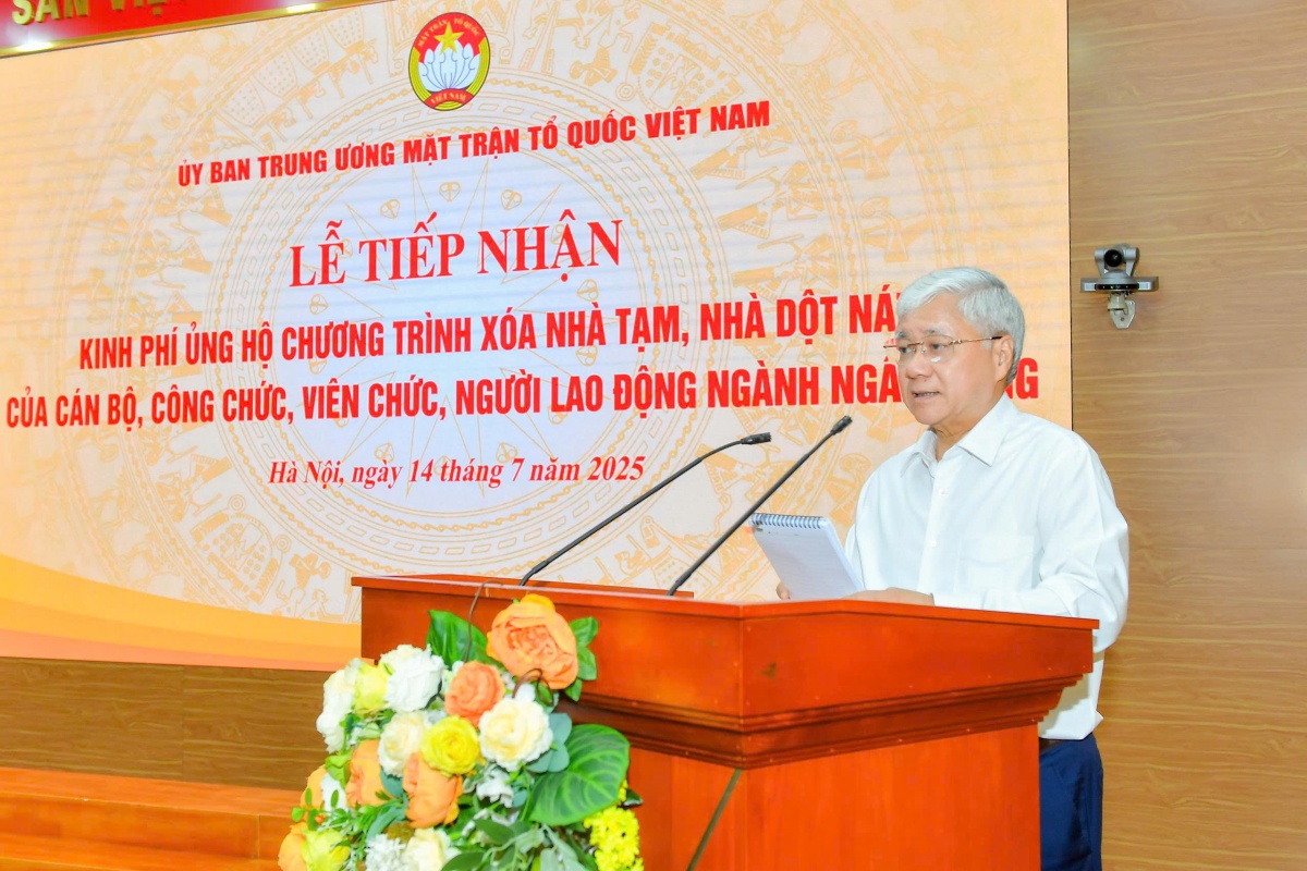 Ngành Ngân hàng ủng hộ 82 tỷ đồng, chung tay xóa nhà tạm, nhà dột nát Ngành Ngân hàng ủng hộ 82 tỷ đồng, chung tay xóa nhà tạm, nhà dột nát