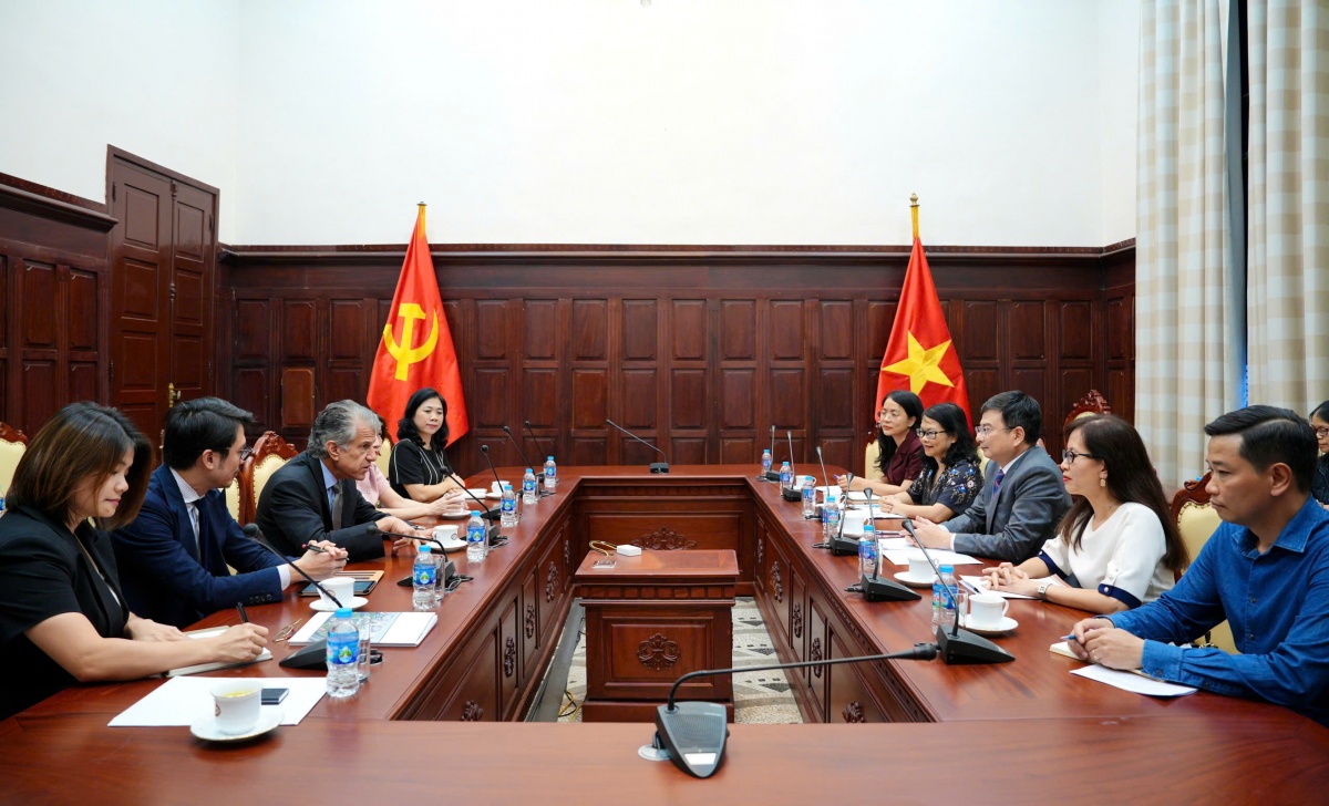 Phó Thống đốc Phạm Thanh Hà tiếp đại diện Tập đoàn J.P. Morgan Phó Thống đốc Phạm Thanh Hà tiếp đại diện Tập đoàn J.P. Morgan