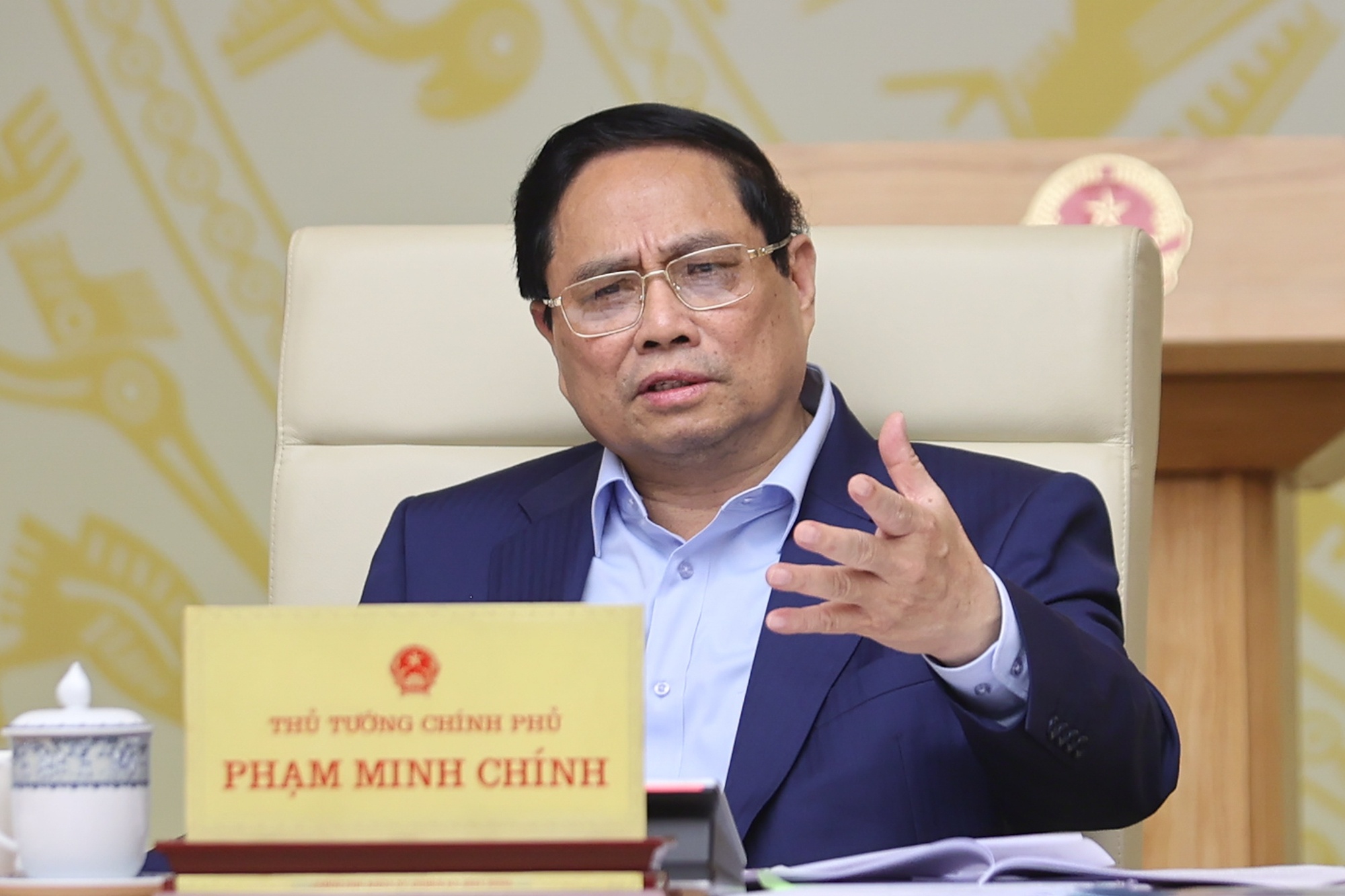 Thủ tướng yêu cầu Bộ Tài chính, Văn phòng Chính phủ khẩn trương tổng hợp, tiếp thu các ý kiến đóng góp, để sớm hoàn thiện, trình ban hành Nghị quyết của Chính phủ để điều chỉnh, giao mục tiêu tăng trưởng quý III, quý IV và 6 tháng cuối năm của cả nước, từng địa phương, ngành, lĩnh vực - Ảnh: VGP/Nhật Bắc Thủ tướng yêu cầu Bộ Tài chính, Văn phòng Chính phủ khẩn trương tổng hợp, tiếp thu các ý kiến đóng góp, để sớm hoàn thiện, trình ban hành Nghị quyết của Chính phủ để điều chỉnh, giao mục tiêu tăng trưởng quý III, quý IV và 6 tháng cuối năm của cả nước, từ