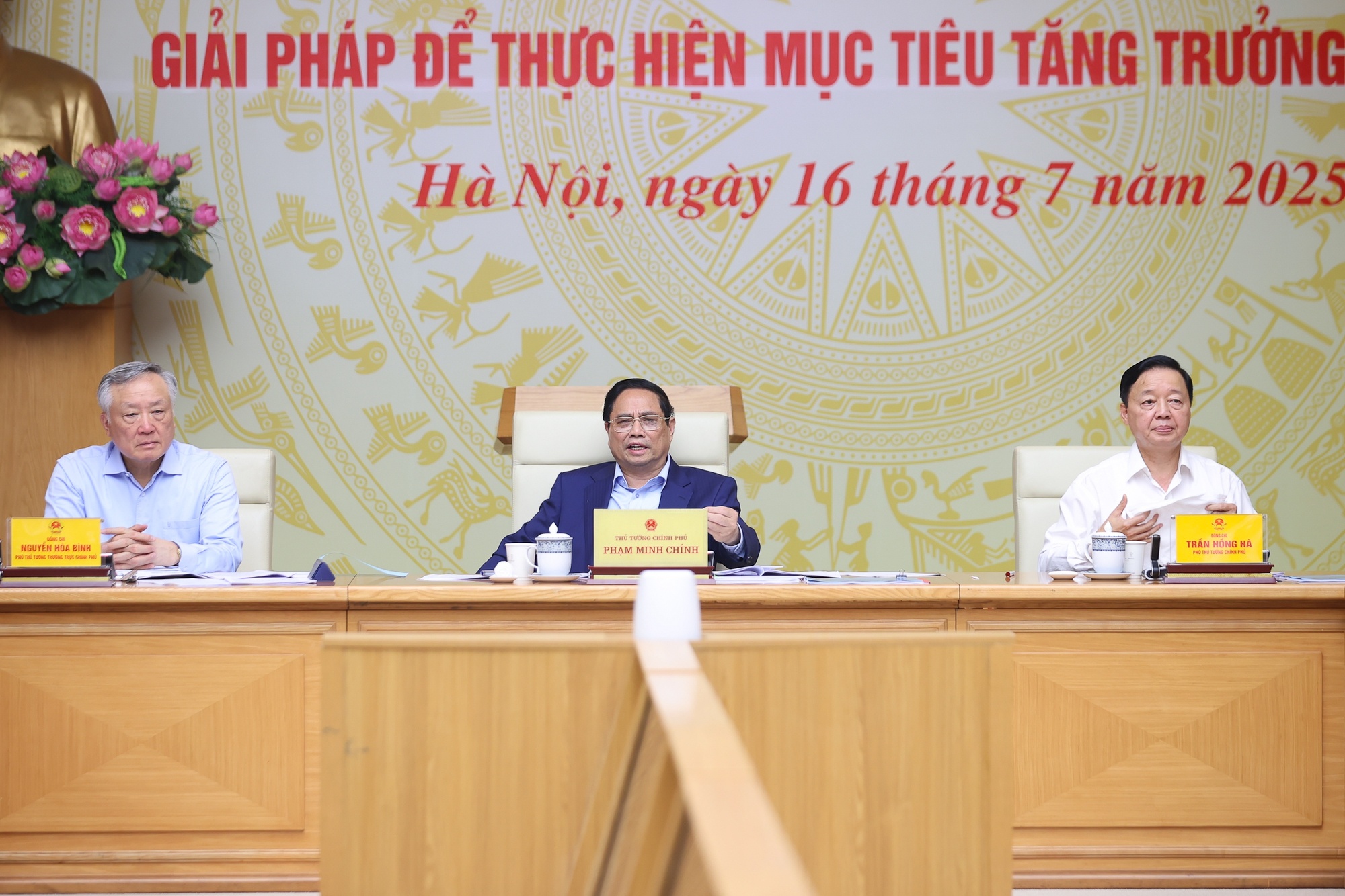 Thủ tướng Phạm Minh Chính nhấn mạnh: Tăng trưởng 8,3-8,5% năm 2025 không là 'mục tiêu bất khả thi’ - Ảnh: VGP/Nhật Bắc Thủ tướng Phạm Minh Chính nhấn mạnh: Tăng trưởng 8,3-8,5% năm 2025 không là 'mục tiêu bất khả thi’ - Ảnh: VGP/Nhật Bắc