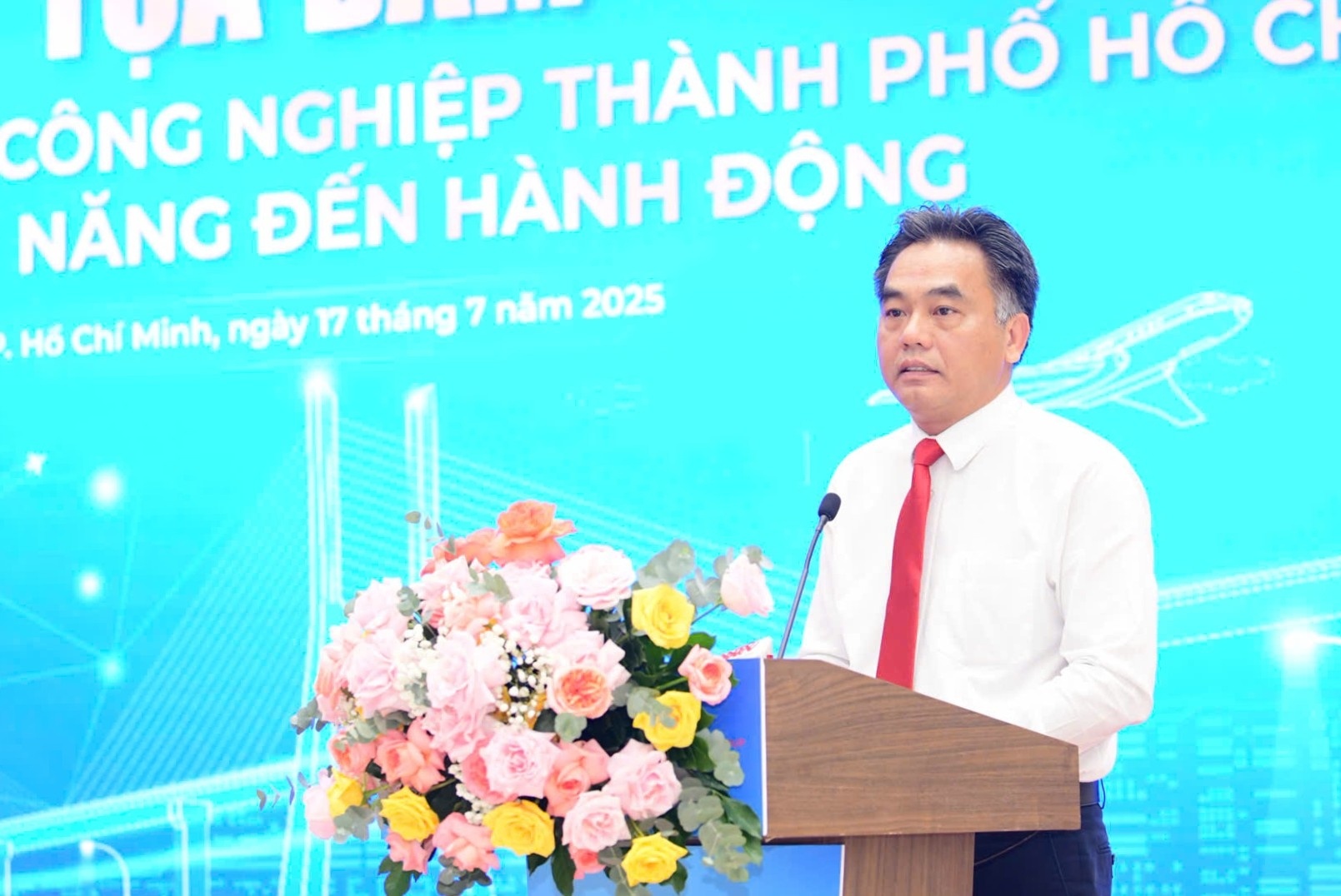 Ông Nguyễn Lộc Hà, Phó Chủ tịch UBND TP. Hồ Chí Minh khẳng định sẽ chuyển đổi định hình phát triển công nghiệp của thành phố theo hướng xanh bền vững và kết nối vùng.