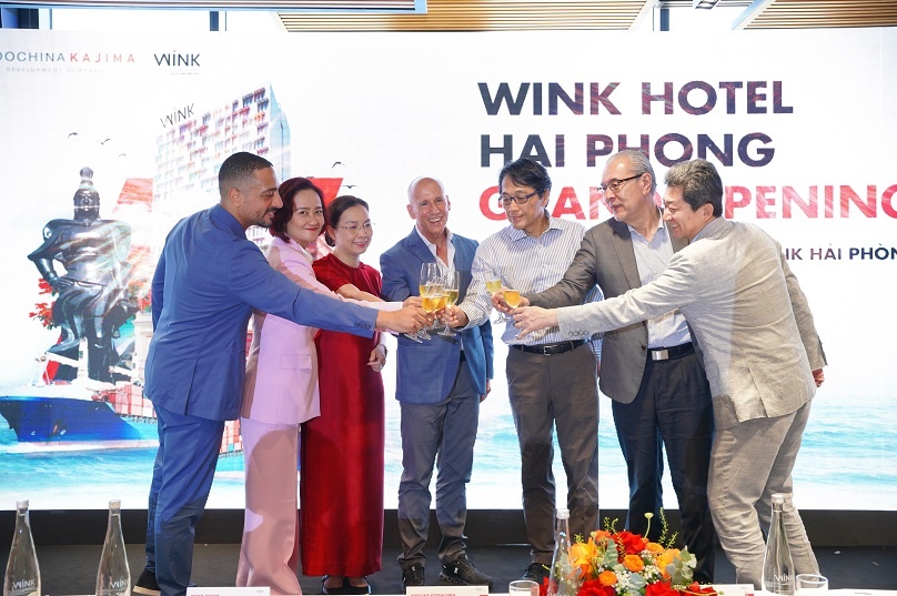 Lãnh đạo địa phương và các đại diện Kajima Corporation, Indochina Capital, Indochina Kajima tại buổi Lễ