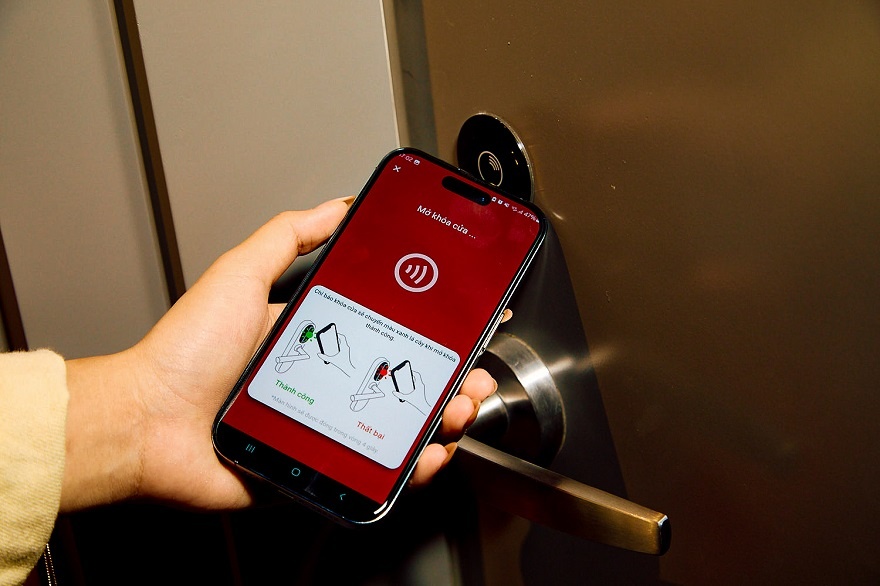 Wink Hotel Hai Phong, the first tech-forward lifestyle hotel in Hai Phong, offers mobile check-in and room key - Check-in tự động bất cứ lúc nào và tích hợp khoá phòng vào điện thoại tại Khách sạn Wink