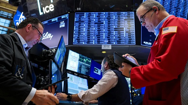 S&P 500 và Nasdaq lập đỉnh mới nhờ dữ liệu kinh tế và lợi nhuận doanh nghiệp khả quan S&P 500 và Nasdaq lập đỉnh mới nhờ dữ liệu kinh tế và lợi nhuận doanh nghiệp khả quan