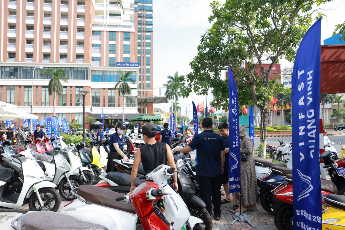 Sự kiện “Đổi xăng lấy điện” mang tới cơ hội lái thử, đổi xe dễ dàng cho người dân Hưng Yên Sự kiện “Đổi xăng lấy điện” mang tới cơ hội lái thử, đổi xe dễ dàng cho người dân Hưng Yên