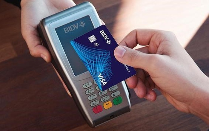 Đề xuất kiểm soát chặt chẽ hơn việc phát hành và sử dụng thẻ ngân hàng Đề xuất kiểm soát chặt chẽ hơn việc phát hành và sử dụng thẻ ngân hàng