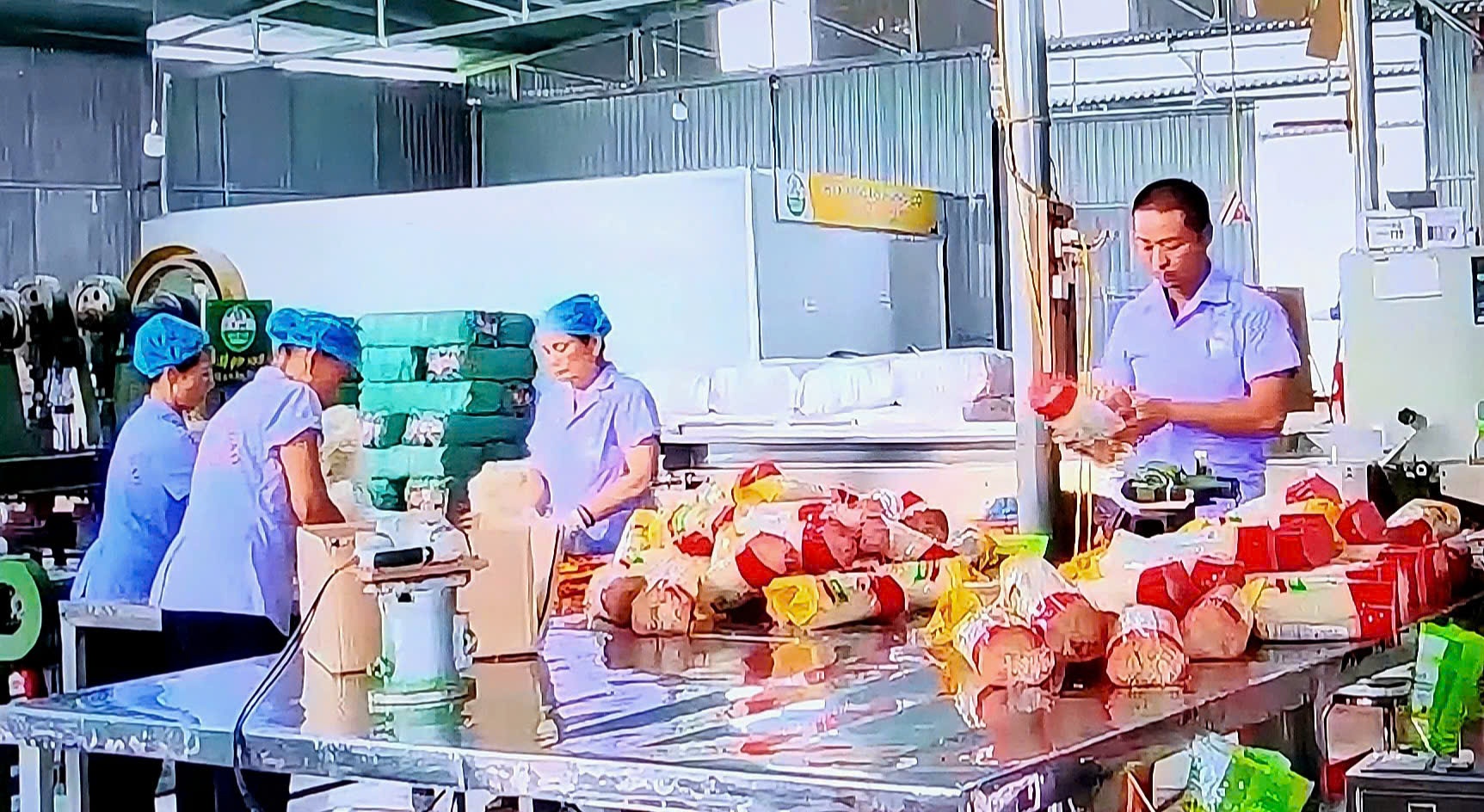 muốn OCOP phát triển bền vững, nhất thiết phải hướng tới việc chuẩn hóa theo chuỗi giá trị toàn cầu. muốn OCOP phát triển bền vững, nhất thiết phải hướng tới việc chuẩn hóa theo chuỗi giá trị toàn cầu.