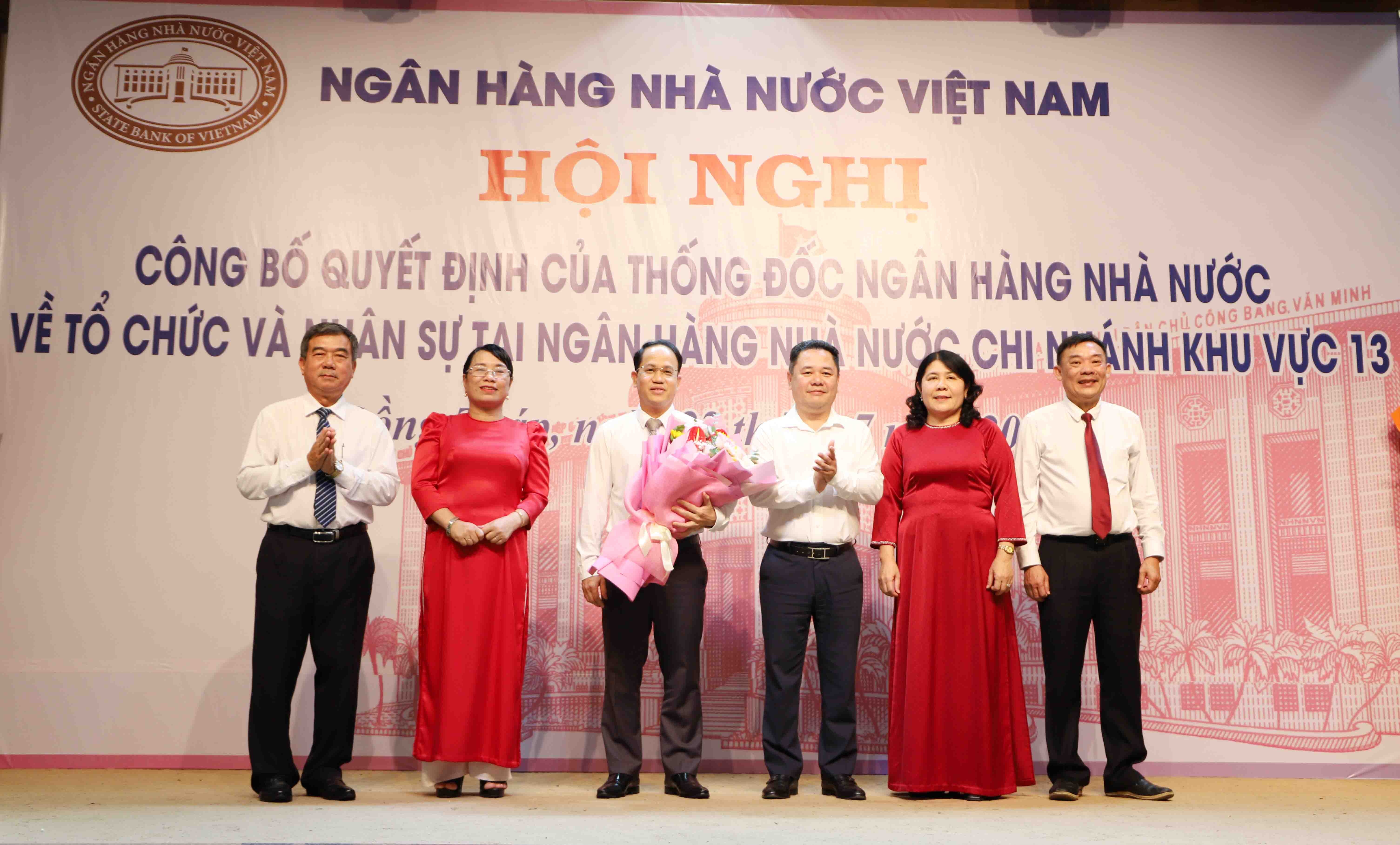 Tập thể Ban Giám đốc NHNN khu vực 13 mới ra mắt Tập thể Ban Giám đốc NHNN khu vực 13 mới ra mắt