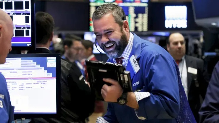 S&P 500 tiếp tục lập đỉnh, Phố Wall phân hóa mạnh trước mùa báo cáo