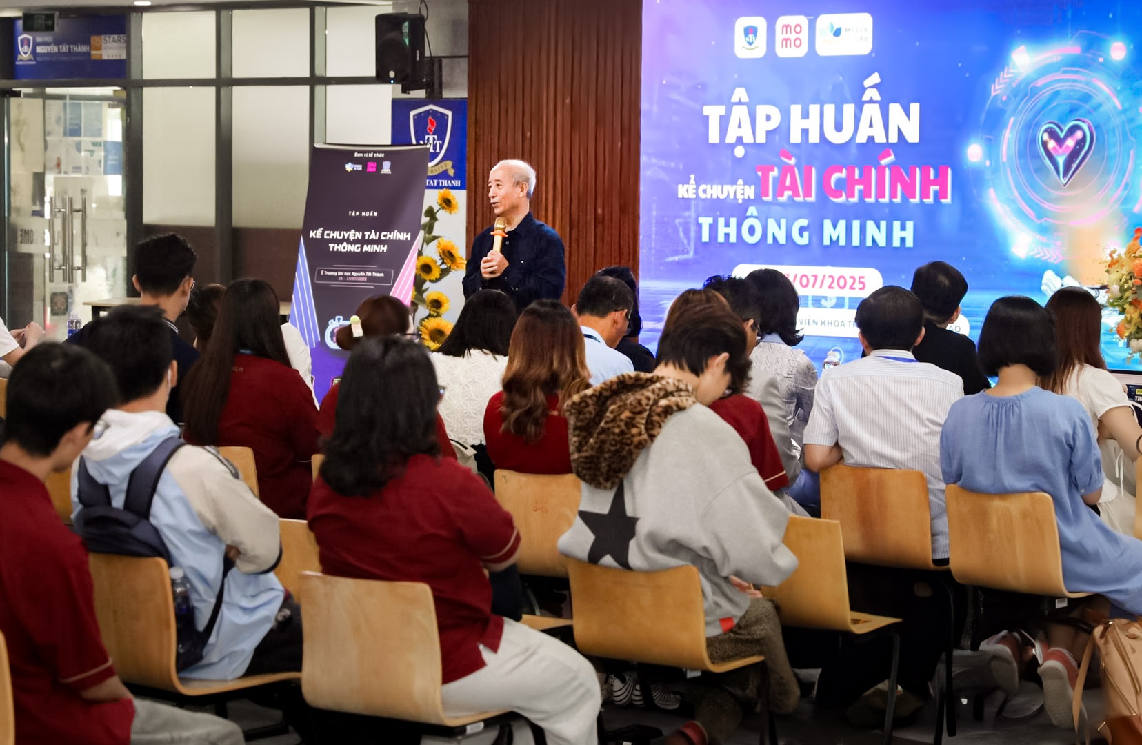 Một Workshop hướng đến đưa kỹ năng quản lý tài chính cá nhân và kể chuyện sáng tạo trở thành năng lực thiết yếu của sinh viên truyền thông Một Workshop hướng đến đưa kỹ năng quản lý tài chính cá nhân và kể chuyện sáng tạo trở thành năng lực thiết yếu của sinh viên truyền thông