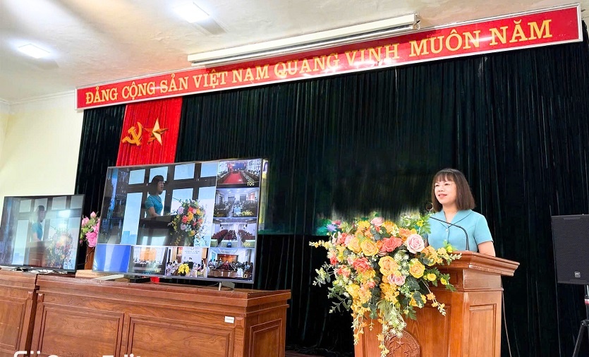 Đồng chí Trương Thu Hoà - quyền Giám đốc NHNN chi nhánh Khu vực 4 phát biểu tại hội nghị Đồng chí Trương Thu Hoà - quyền Giám đốc NHNN chi nhánh Khu vực 4 phát biểu tại hội nghị