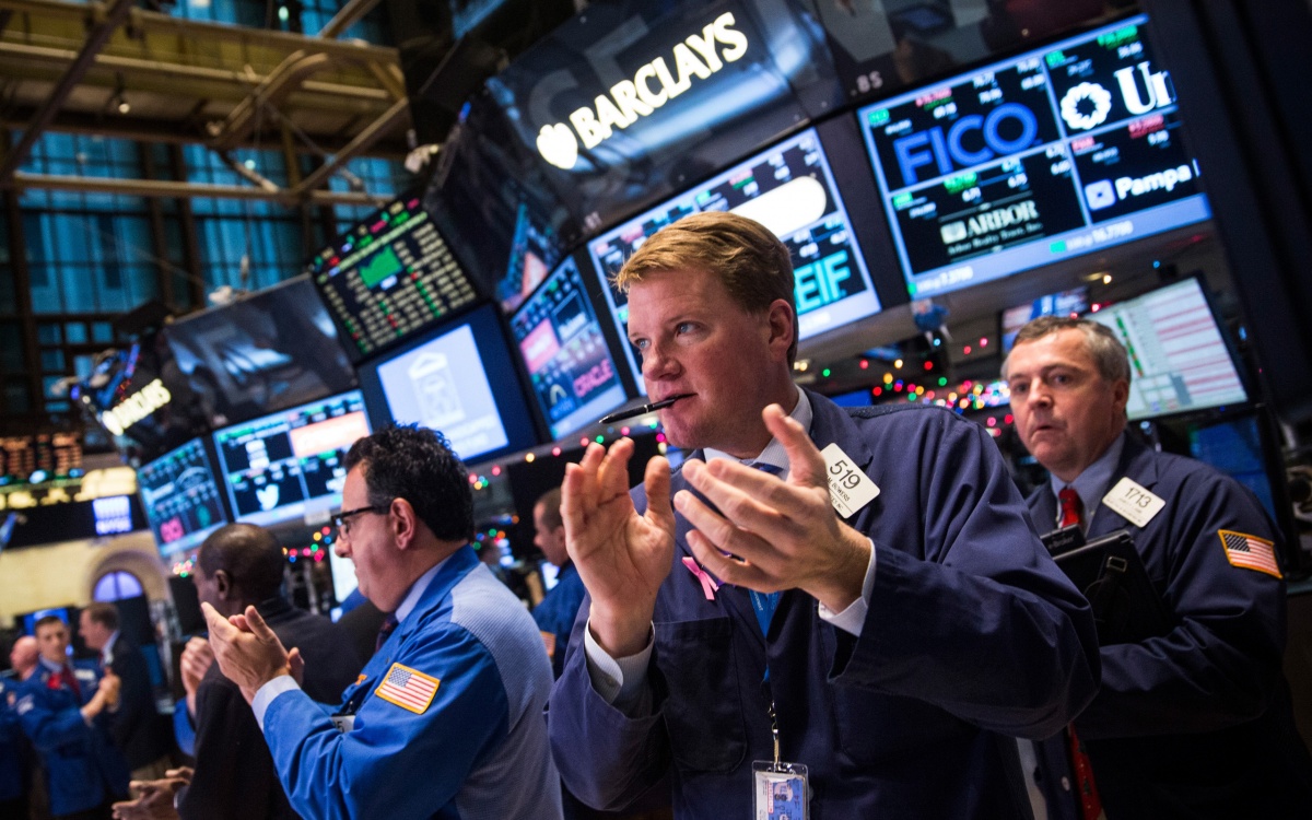 S&P 500 và Nasdaq tăng lên mức cao kỷ lục nhờ sự lạc quan về các thỏa thuận thương mại S&P 500 và Nasdaq tăng lên mức cao kỷ lục nhờ sự lạc quan về các thỏa thuận thương mại