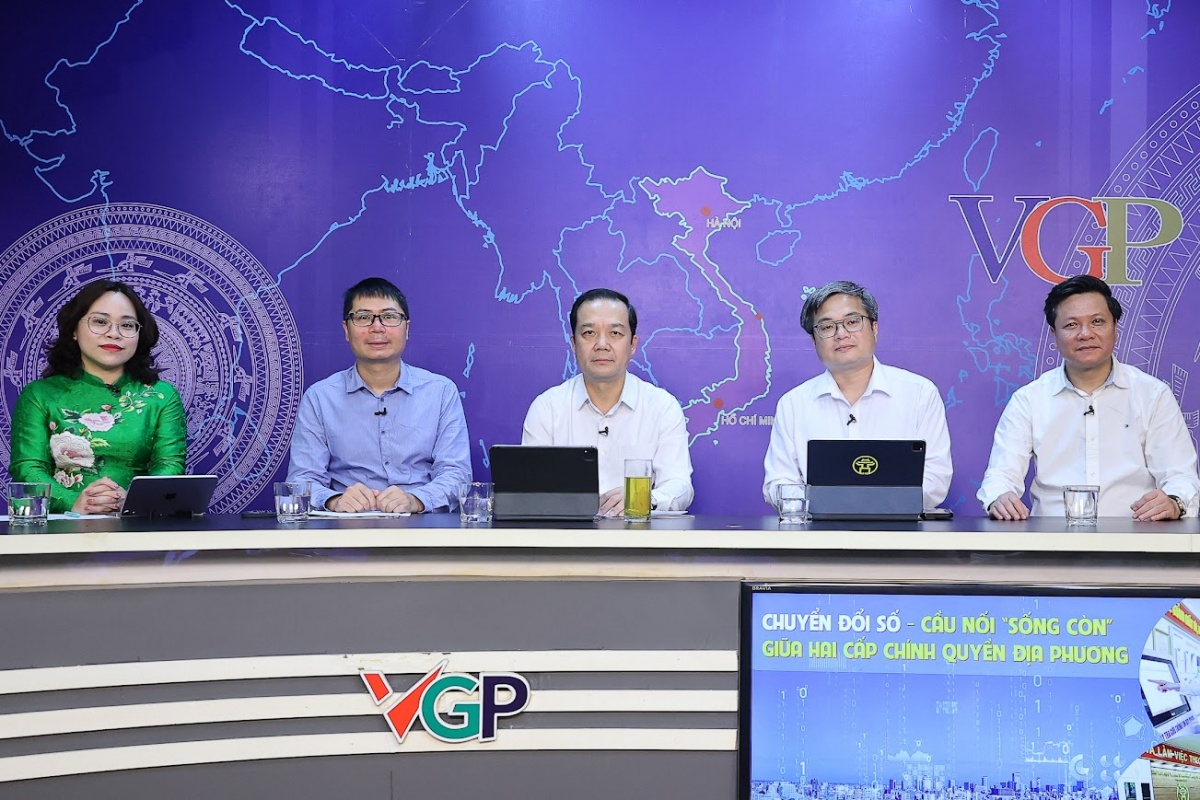 Tháo gỡ điểm nghẽn, thúc đẩy chuyển đổi số trong chính quyền địa phương hai cấp Tháo gỡ điểm nghẽn, thúc đẩy chuyển đổi số trong chính quyền địa phương hai cấp