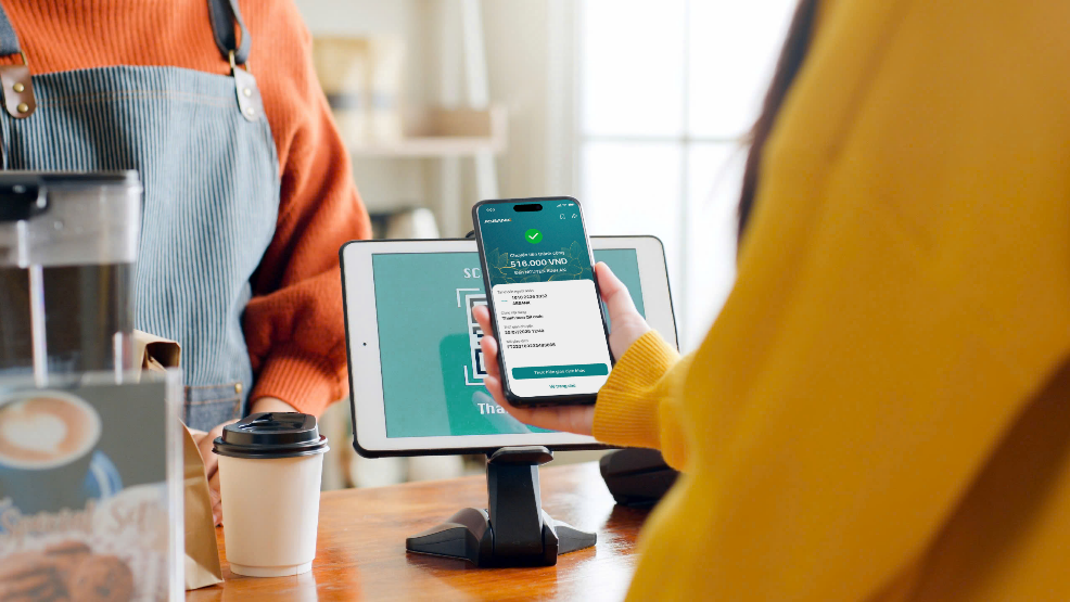 Trải nghiệm giao dịch chuyển tiền nhanh chóng trên ứng dụng ABBANK nhờ công nghệ hiện đại, giao diện được thiết kế đơn giản, trực quan